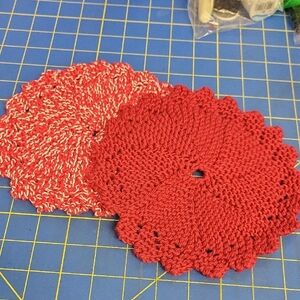 Red & White Knitted 7.5" Doily Trivet